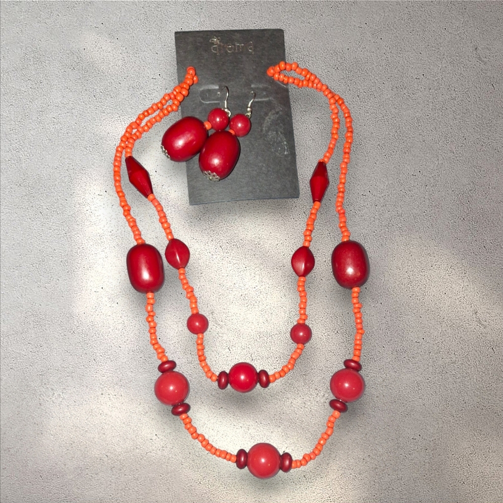 New with tags chunky boho bold beaded necklace and earrings set red